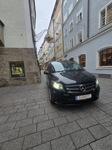 Taxi Salzburg – Mercedes V-Klasse in der Altstadt